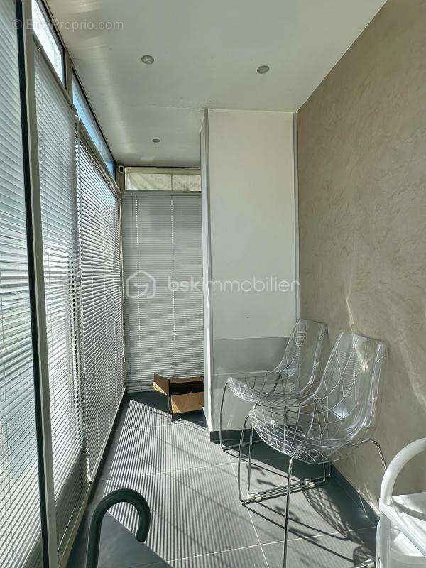 Local professionnel 71 m² – secteur mérande – chambéry – climatisé – double entrée – grande cave - photo 8