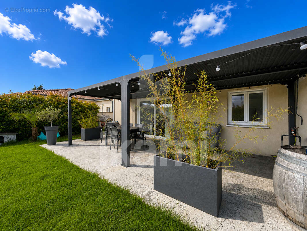 Maison à CHARMES-SUR-RHONE