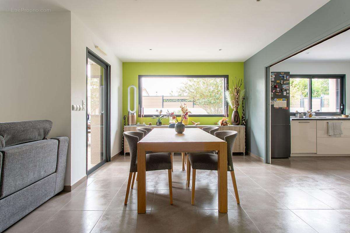 Maison Mouzillon 6 P . 4 Chs . Bureau . 138.77 M² . T 681 M² . Garage . Terrasse . Balcon - photo 7