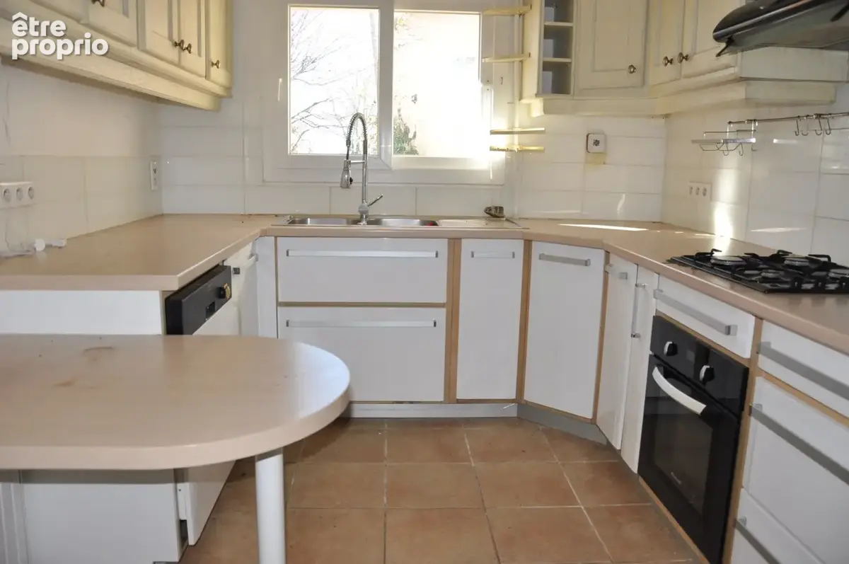 Belle maison en pierre, avec 4 chambres, grange, prévoir des travaux de rénovation - photo 5