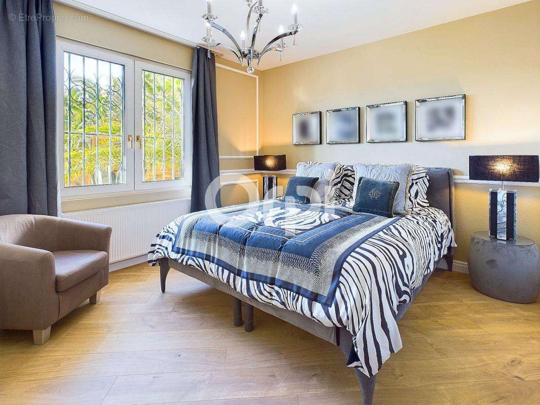 Maison à MANDELIEU-LA-NAPOULE