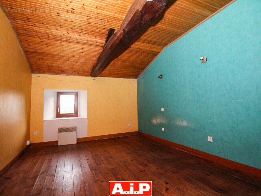 Maison à MONCOUTANT