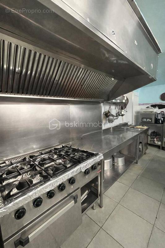 Commerce à VALBONNE