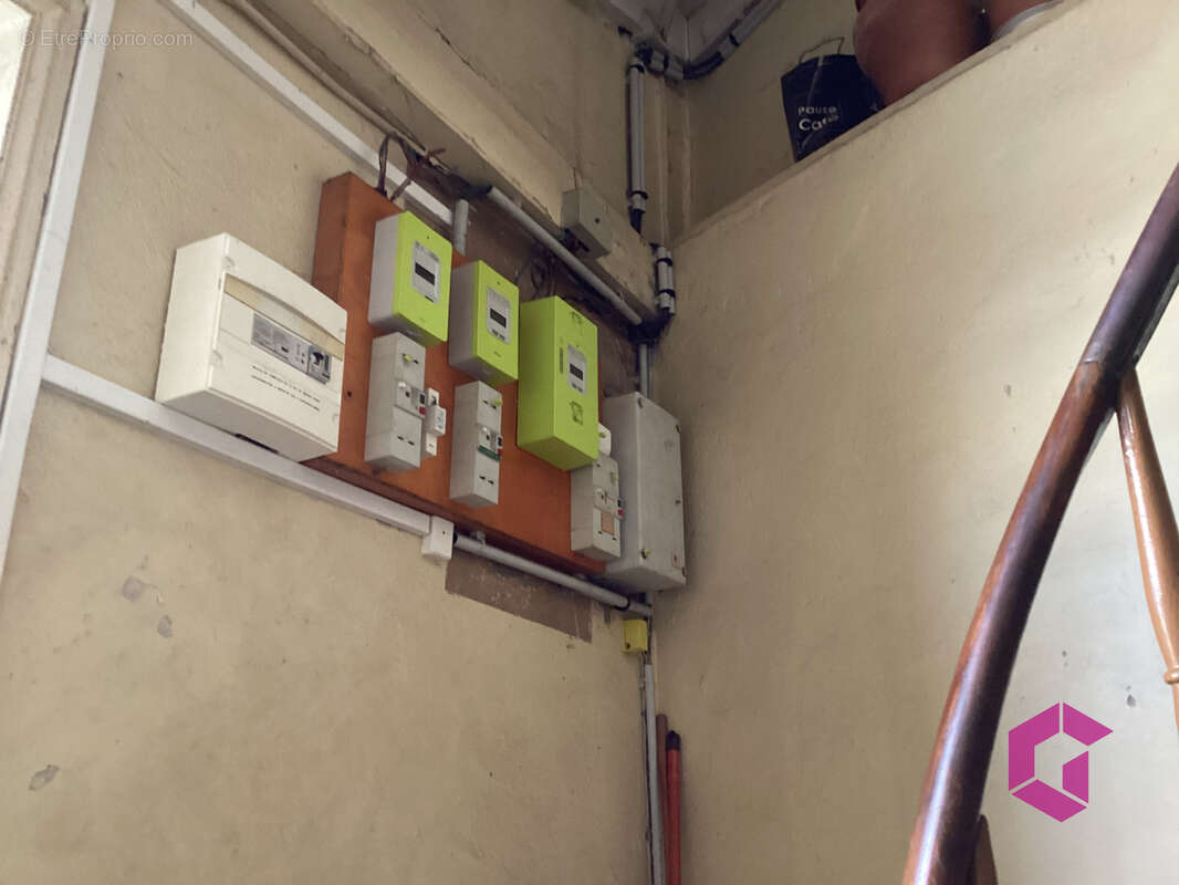 EN EXCLUSIVITE ! appartement traversant au 2ème et dernier étage, à rénover,  avec cave et grenier - photo 6