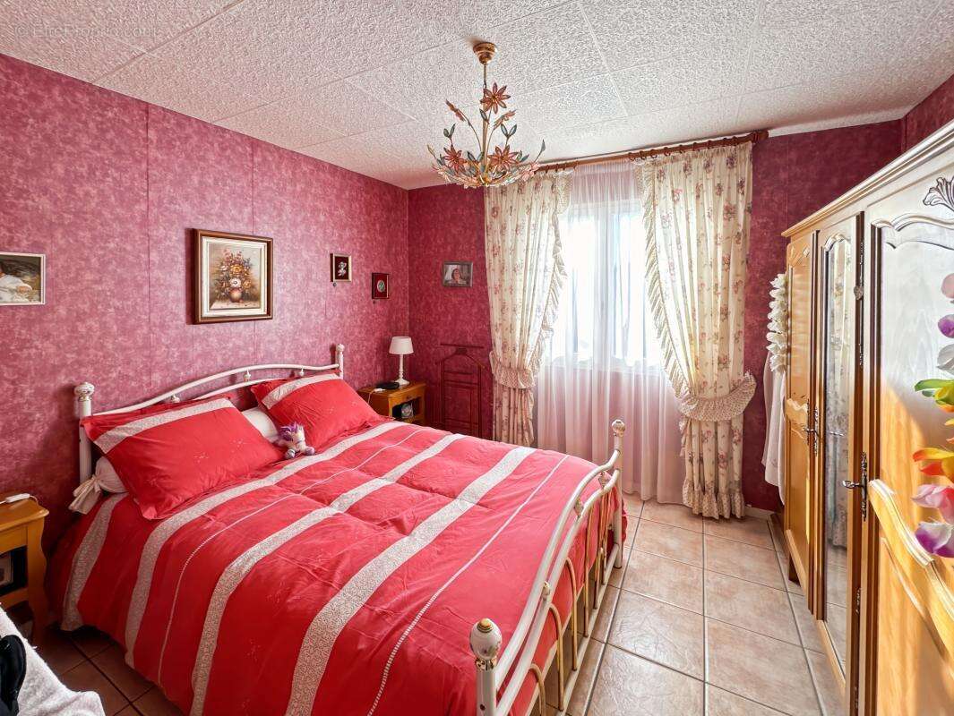 Maison à LEGUILLAC-DE-L'AUCHE