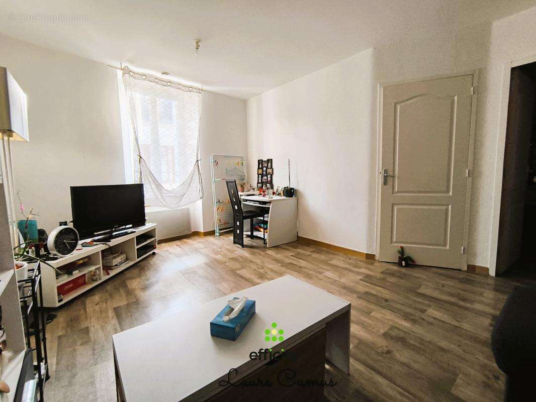 Appartement à MOUTIERS-LES-MAUXFAITS