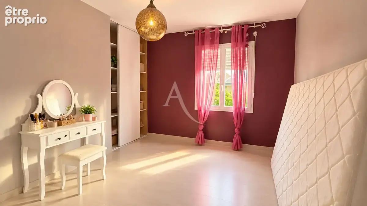 Exclusivité - Pavillon de plain-pied avec 4 chambres, Bureau et piscine - photo 10
