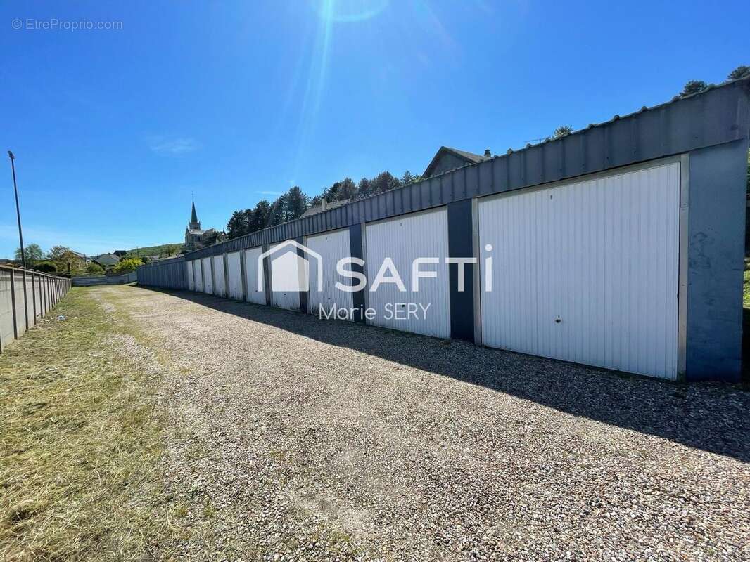 Photo 2 - Parking à LE HOULME