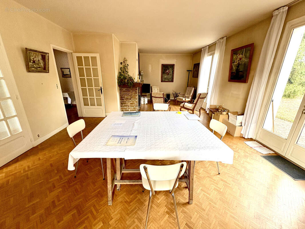 Maison à CHATEAUPONSAC