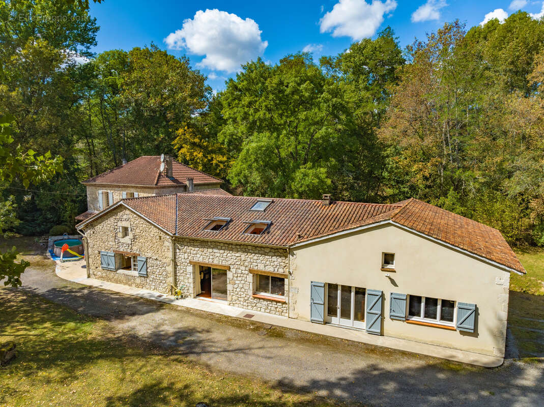 Maison à MONBALEN