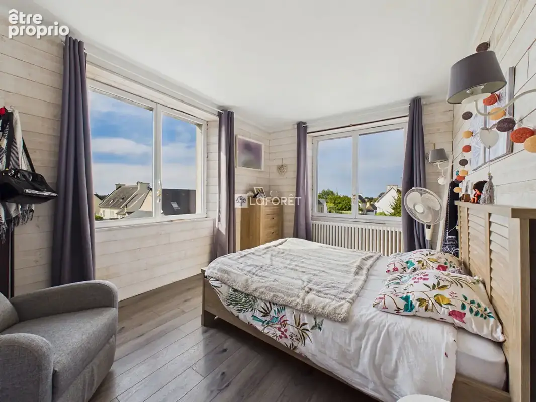 POULDREUZIC - Proche commerces, maison de ville  4 chambres sur sous sol - photo 9