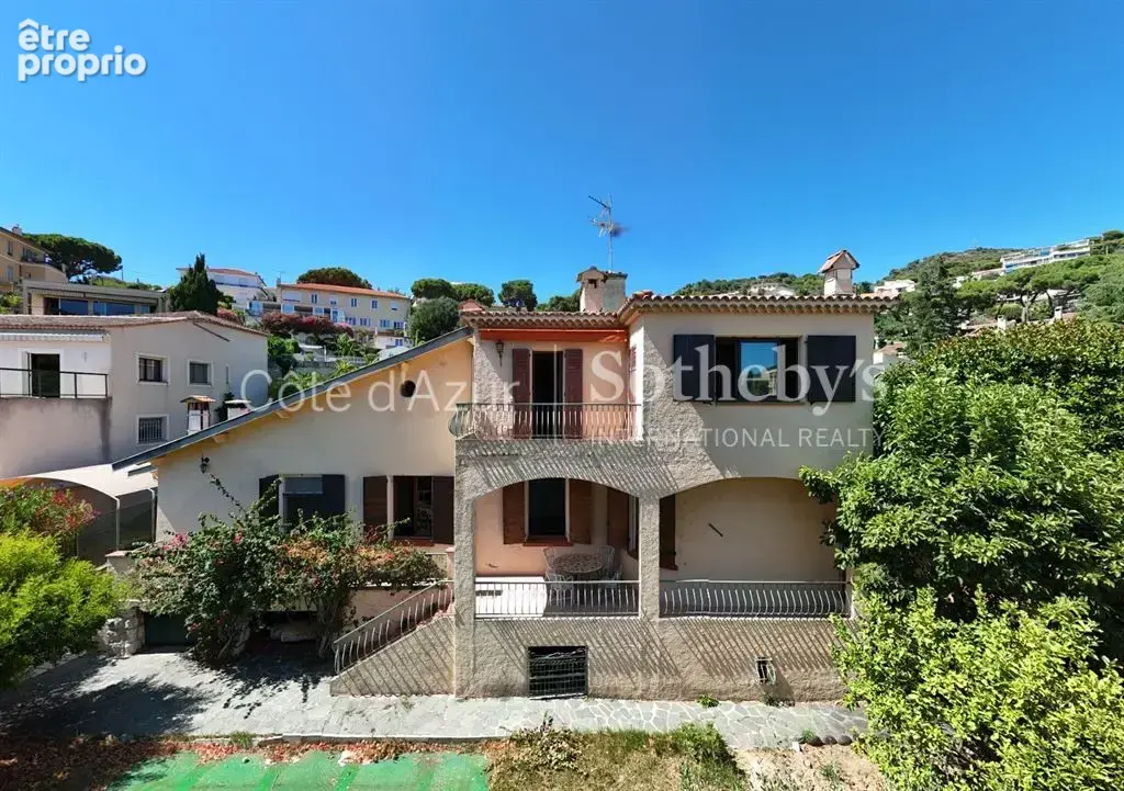 Villefranche-sur-Mer, villa à rénover dans un environnement résidentiel recherché - photo 2