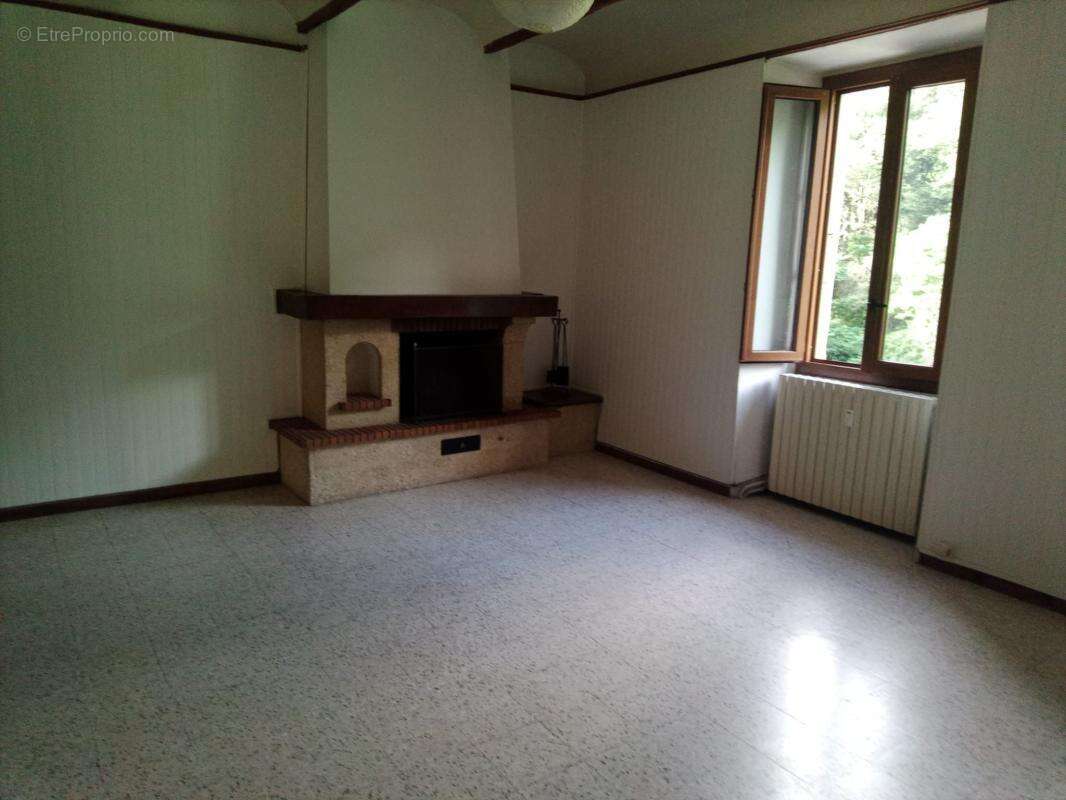 Appartement à ROBIAC-ROCHESSADOULE