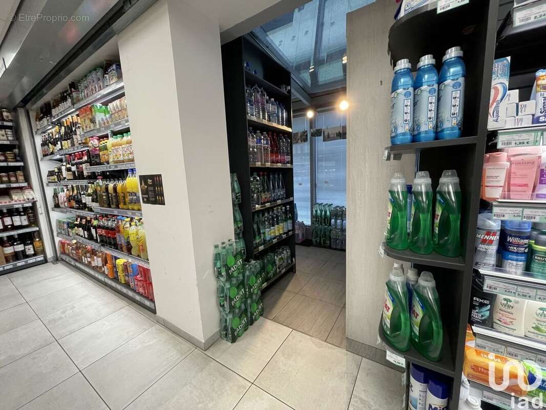 Photo 4 - Commerce à CELY