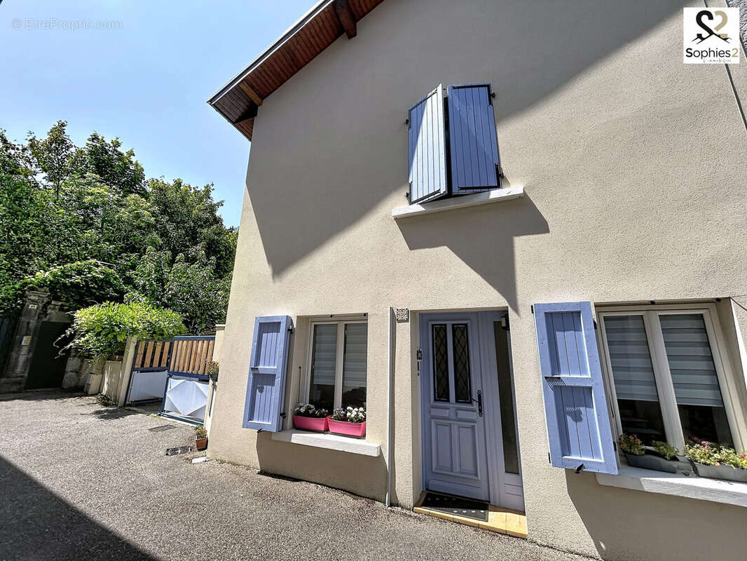 Maison 117 m² à Claix  - photo 4