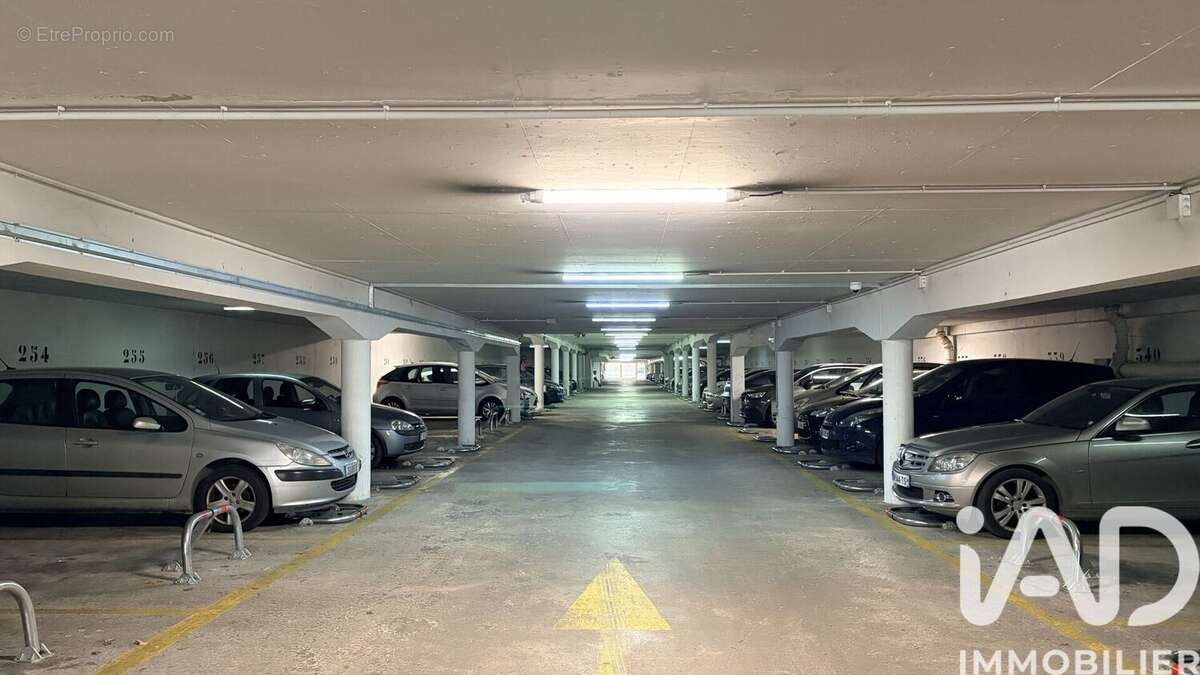 Photo 2 - Parking à COLOMBES