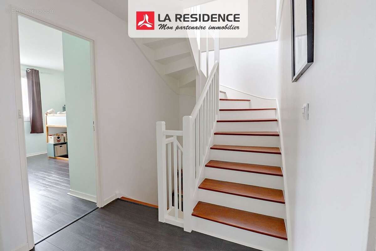 Maison à LE MESNIL-SAINT-DENIS