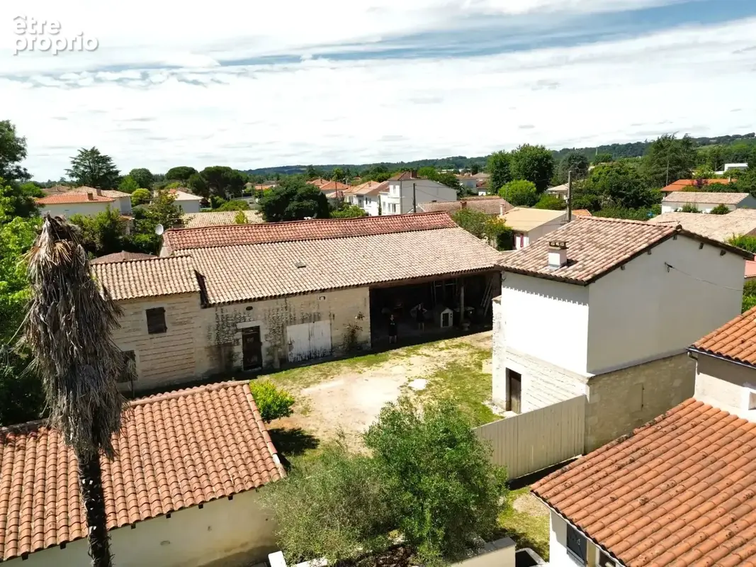 Belle maison en pierre rénovée avec nombreuses dépendances, jardin clos et fort potentiel - photo 20