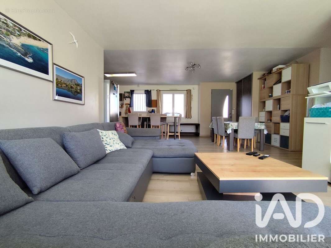 Maison 111 m² à Saint-Jean-De-La-Ruelle  - photo 5