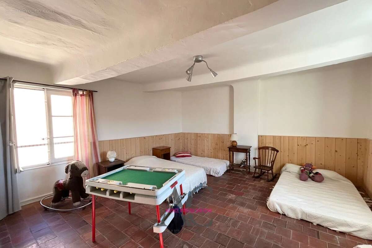 Maison à SAINTE-ANASTASIE-SUR-ISSOLE