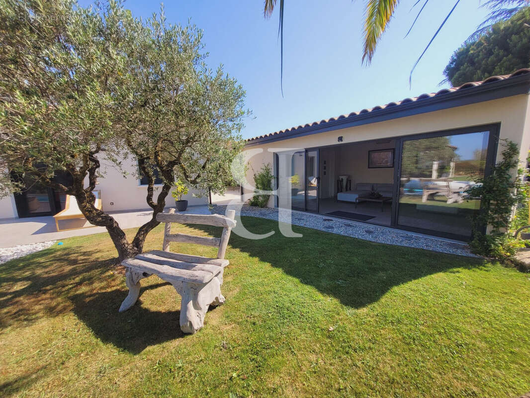 Maison 145 m² à La Begude-De-Mazenc  - photo 7