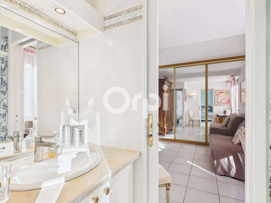 Appartement à MANDELIEU-LA-NAPOULE