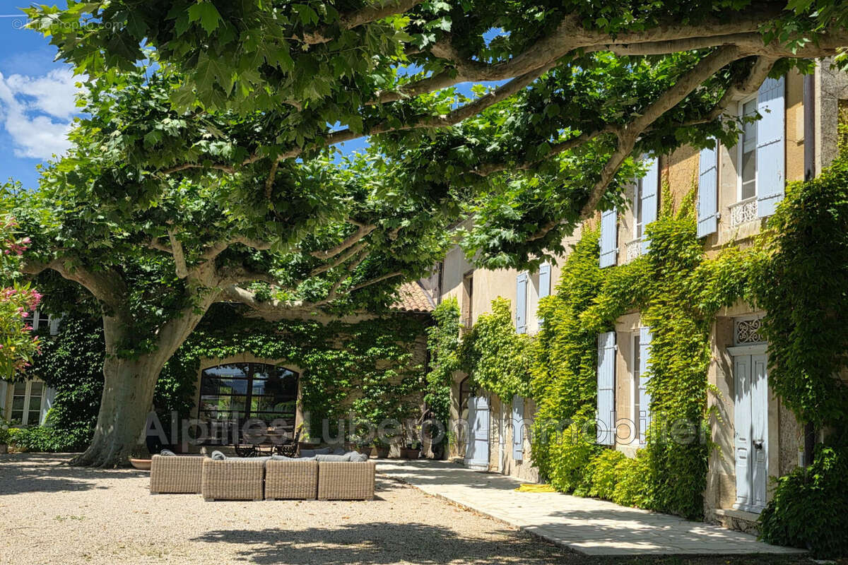 Maison à L'ISLE-SUR-LA-SORGUE