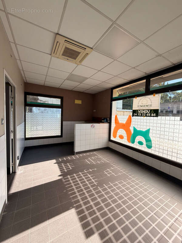 À VENDRE   Local commercial de 245 m2 au cœur d’Annonay - photo 4
