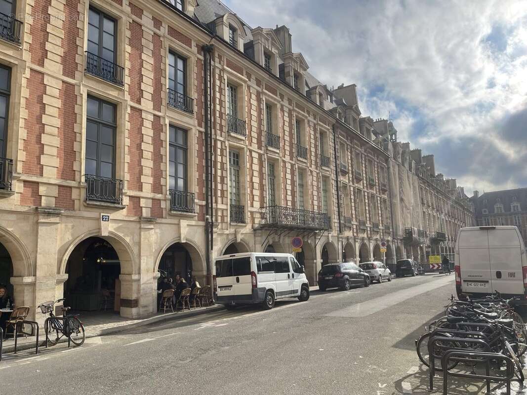 Autre à PARIS-4E