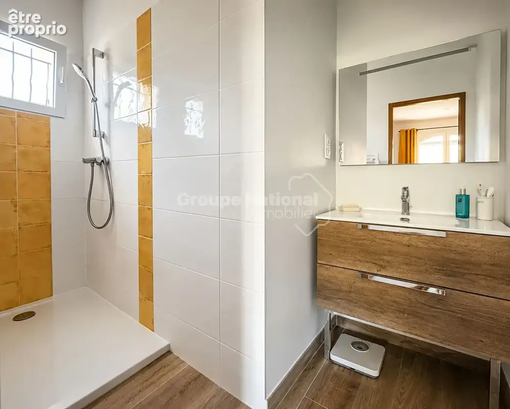 Maison plain pied - Belles prestations, piscine et terrain clos arboré - photo 17