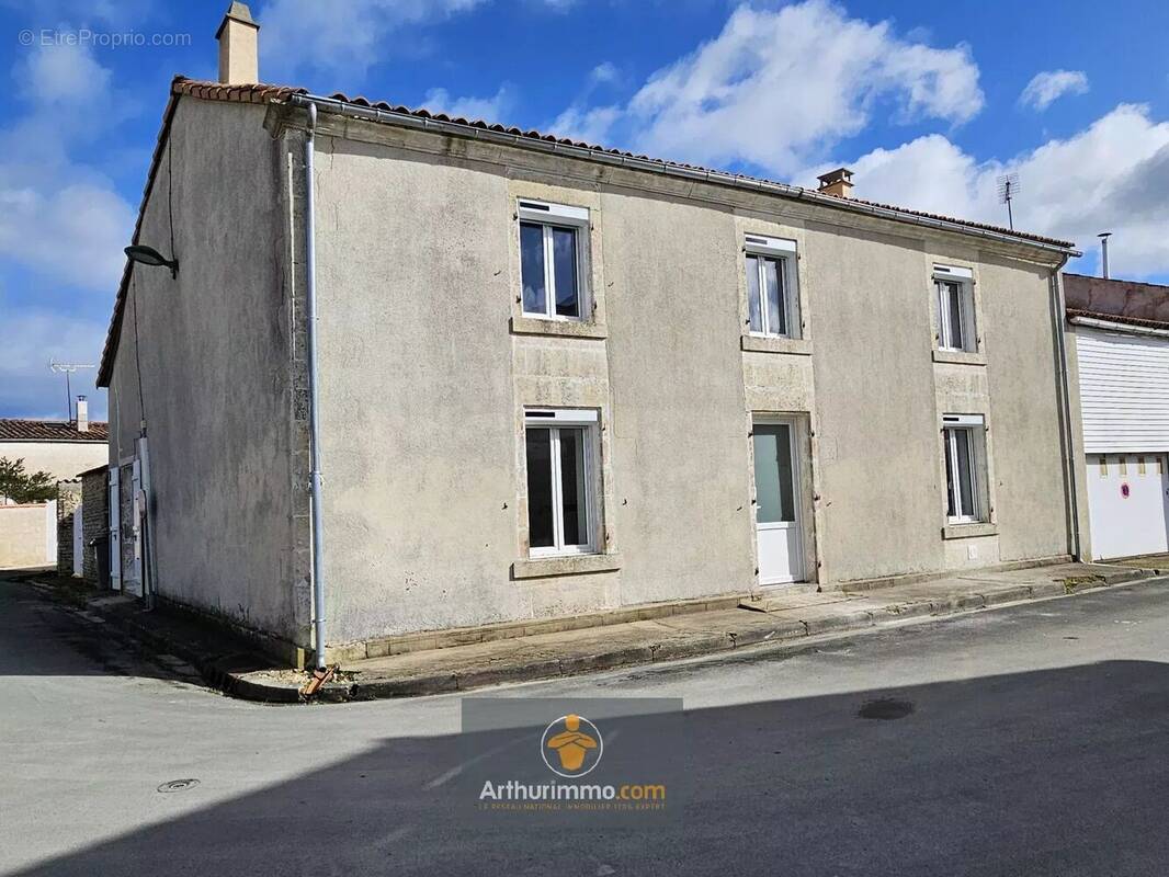 Maison à SAINT-HILAIRE-LA-PALUD