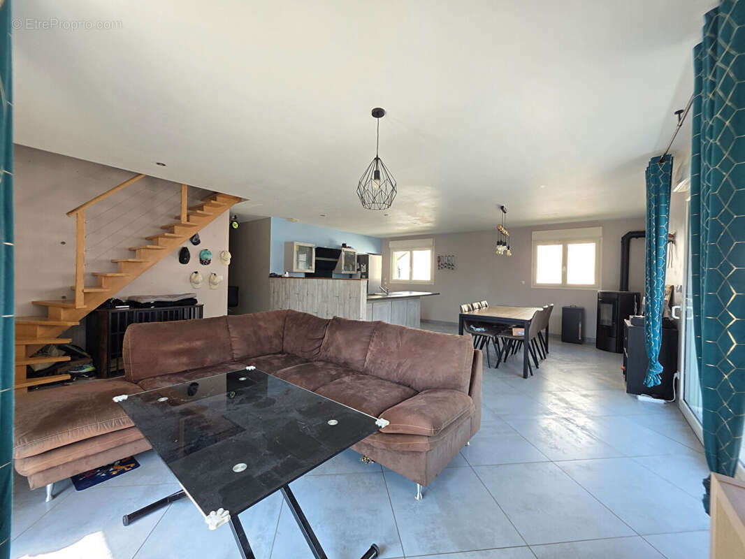 Maison à GENLIS
