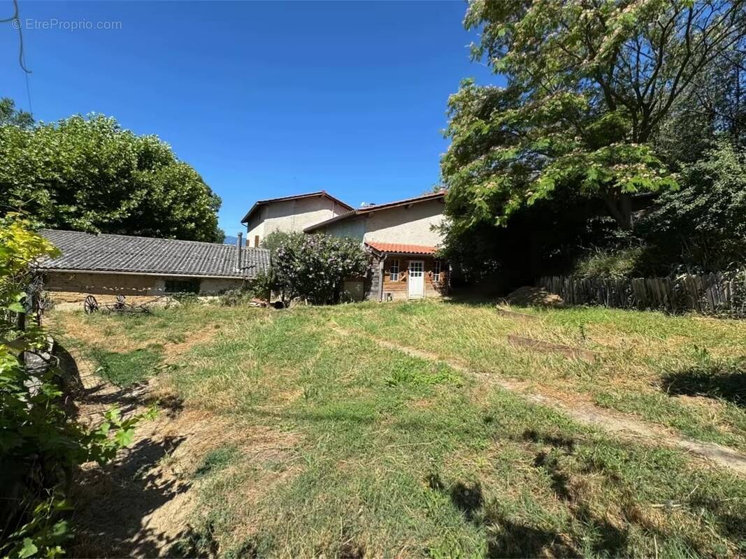 Maison de 150 m² avec 200 m² de dépendances  - photo 3
