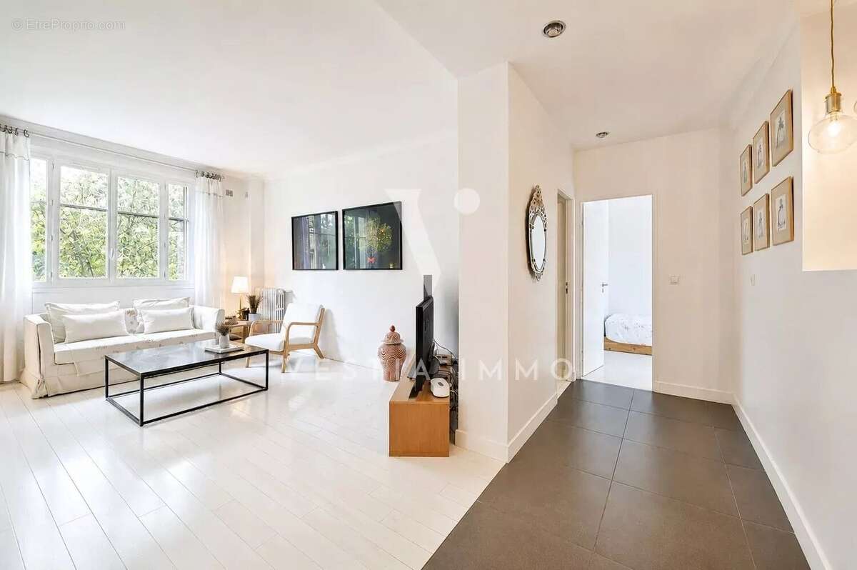 Appartement à LA GARENNE-COLOMBES