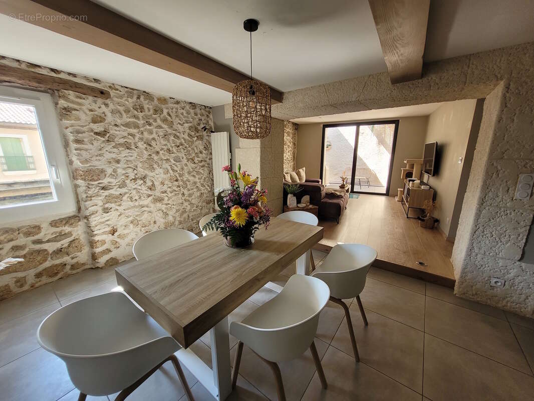 Superbe maison de village rénovée avec caves et terrasses. - photo 4