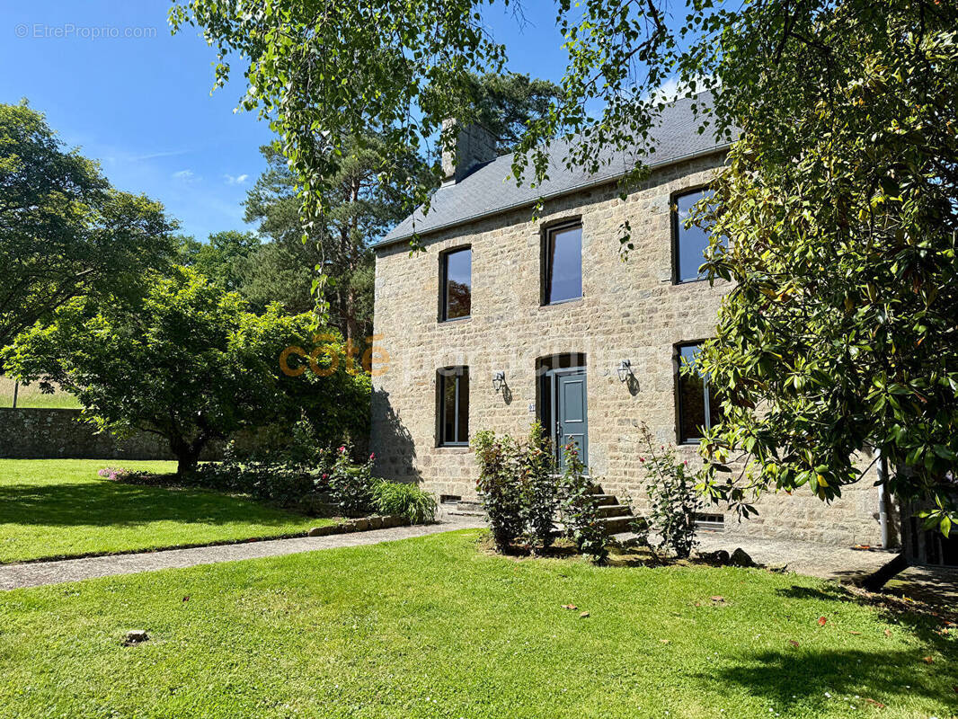 Maison à CONDE-SUR-VIRE