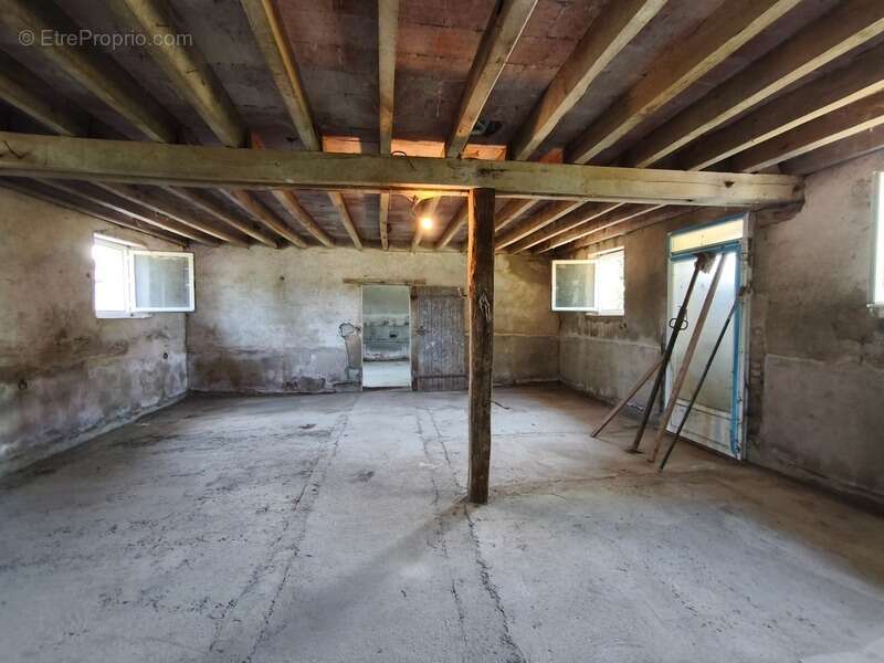 Maison à vendre 105 m² 3 chambres 6 pièces dépendances 6.5 hectares terrain et bois  AIGURANDE (36) - photo 5