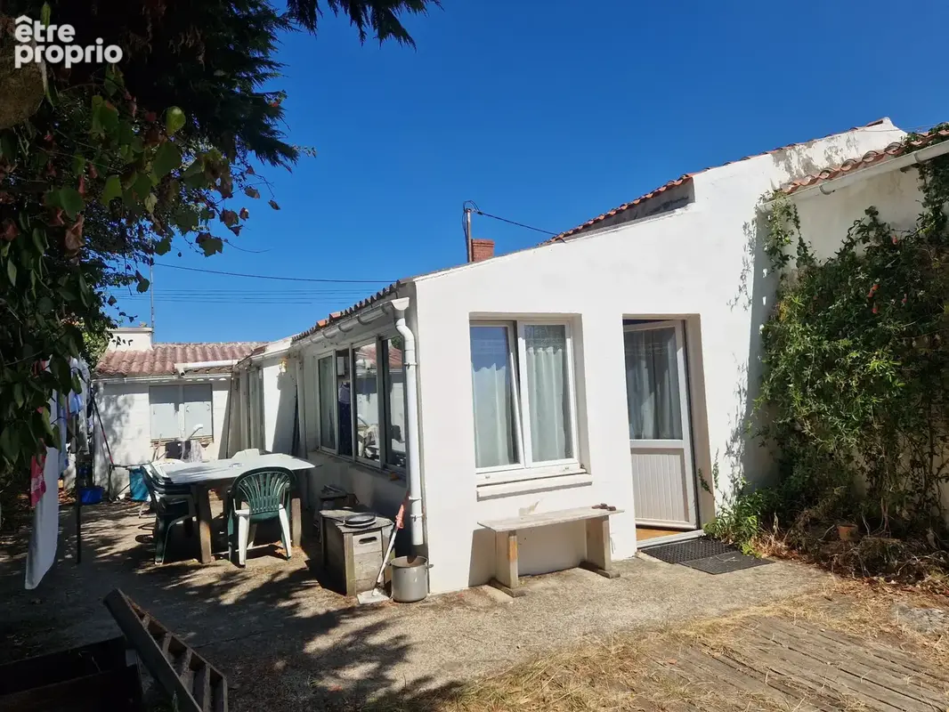 Maison à rafraîchir à l'entrée de Cadouère. - photo 10
