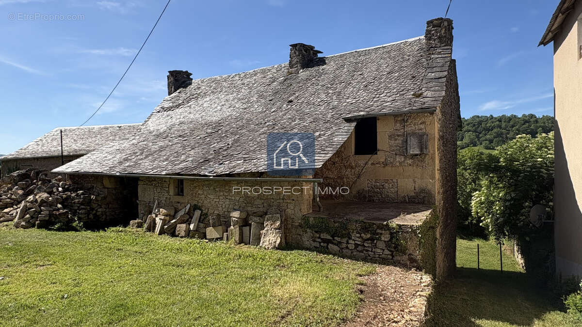 Maison à rénover avec terrain - photo 2