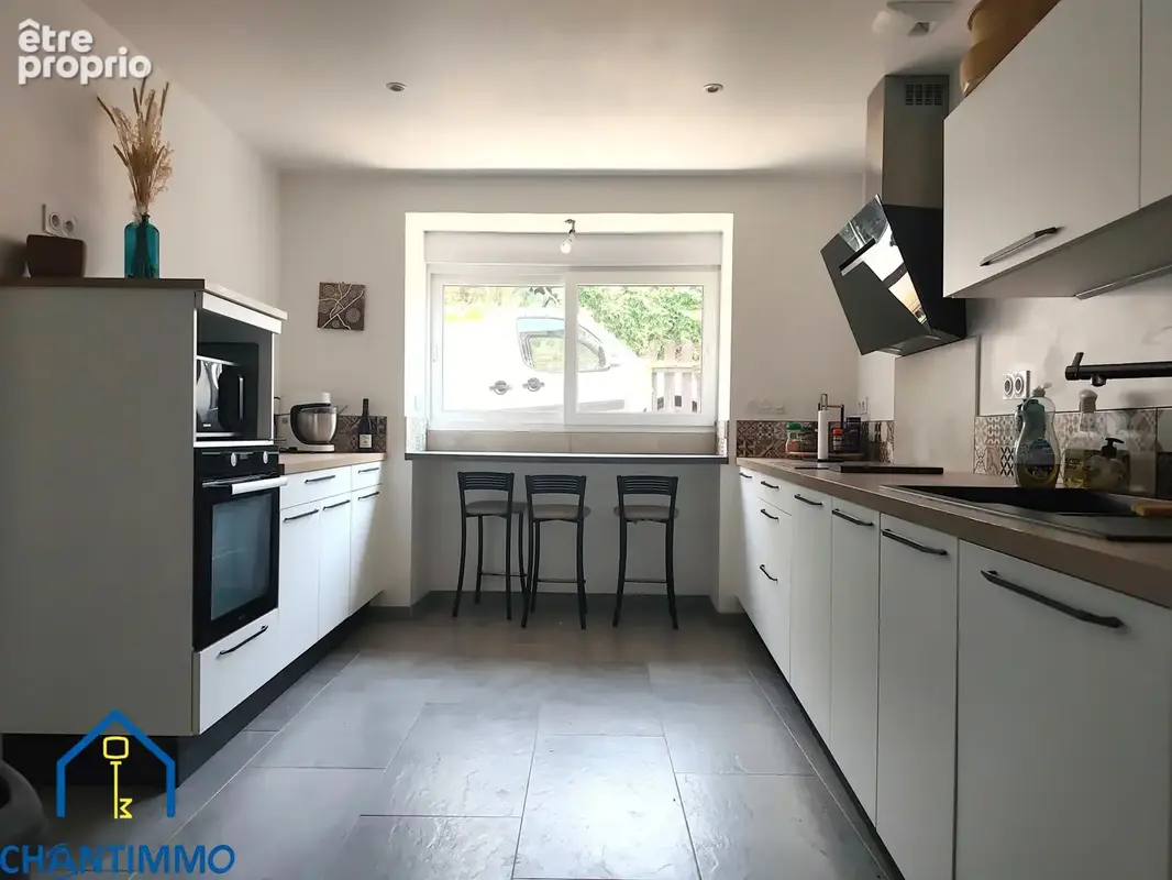 Maison en pierre rénovée avec dépendances - photo 3