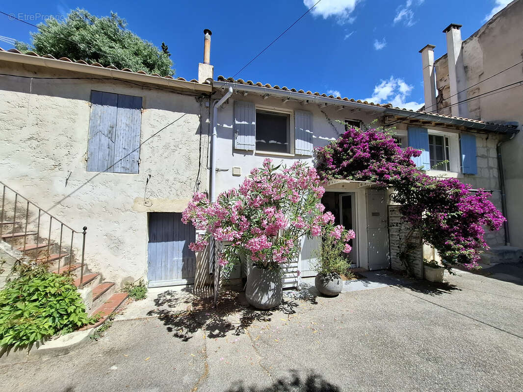Maison à FONTVIEILLE