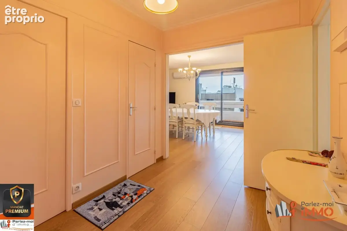 Centre roanne ! t4 + balcon + ascenseur + parking s/s + cave - photo 2