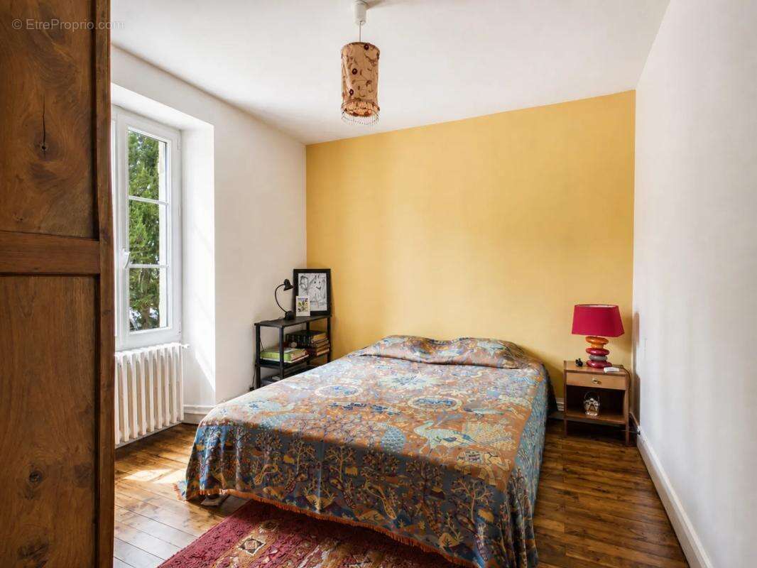 Maison pierre 141 m², piscine intérieure, 2 500 m² - Saint-Symphorien - photo 7