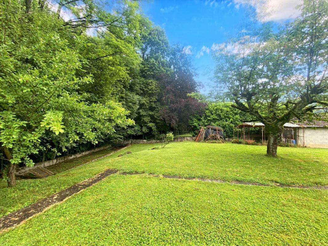 Maison à MONTAGNIEU