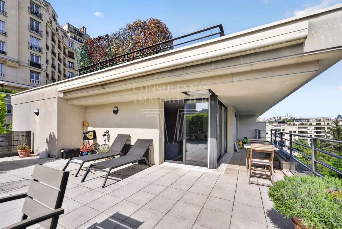 Appartement à PARIS-16E