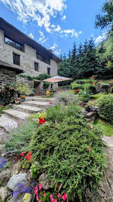 Ensemble immobilier d’exception- presbytère- Tarentaise COURCHEVEL (73) - photo 4