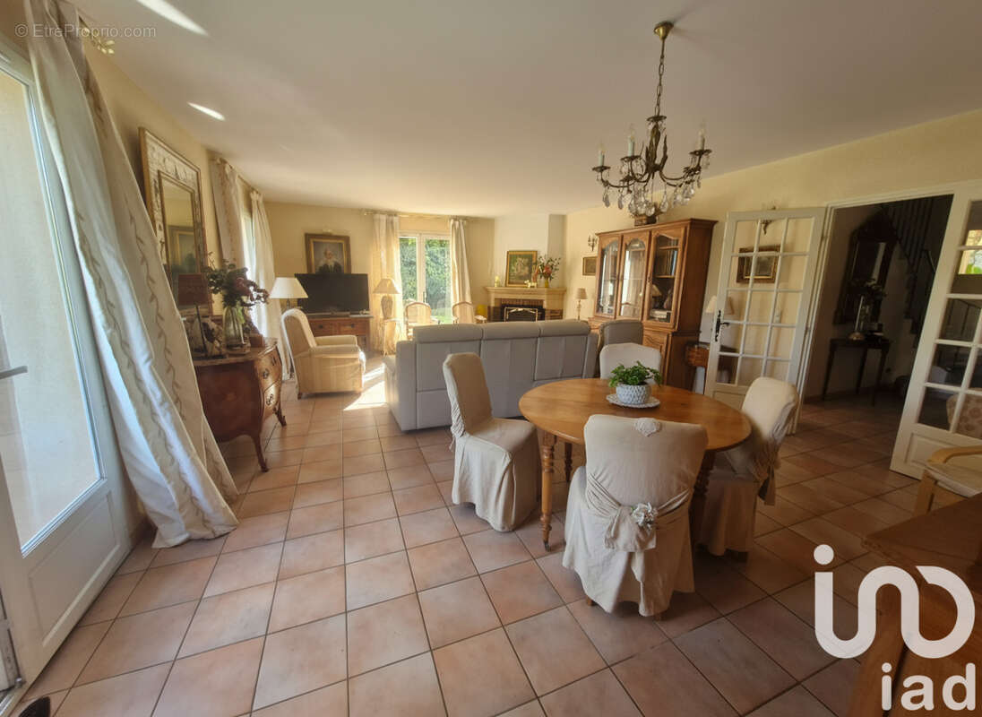 Photo 8 - Maison à LE REVEST-LES-EAUX