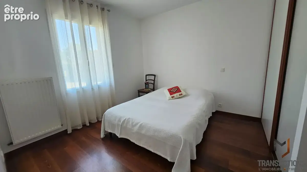 Maison Plain Pied 4 Chambres  + bureau - Bourg de Saint Hilaire De Chaléons - photo 5