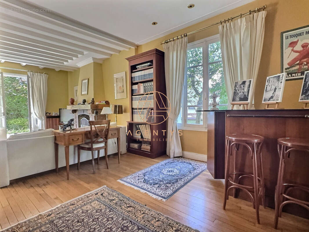 Maison à SAINT-MAUR-DES-FOSSES