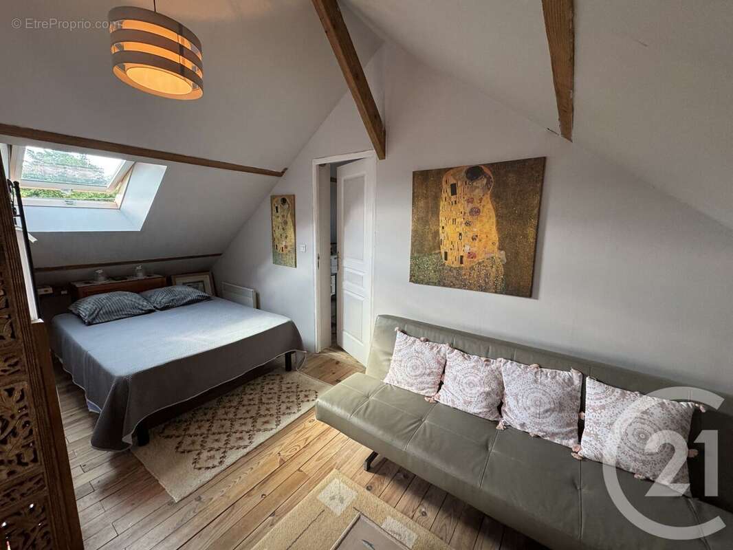 Maison à MAILLY-LE-CHATEAU